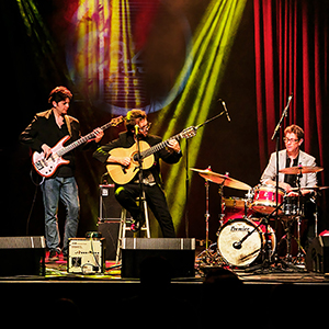 MARIO BAKUNA TRIO